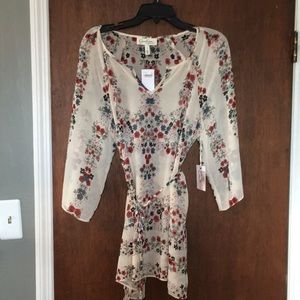 Jessica Simpson sheer maternity shirt